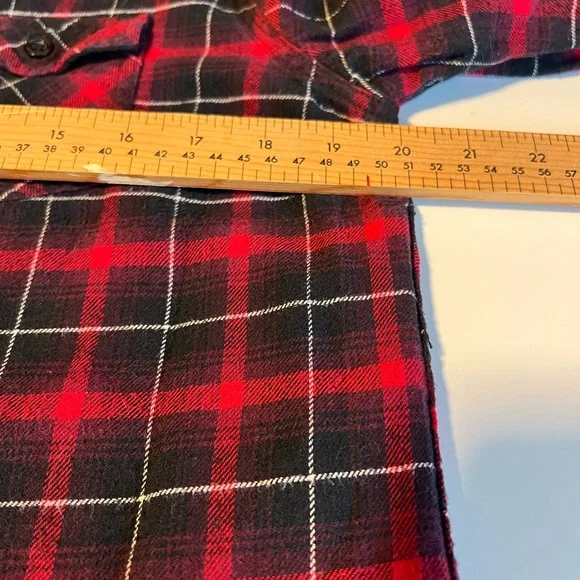 Weatherproof Red and Black Plaid Button Down Shirt Size Large - Picture 5 of 6